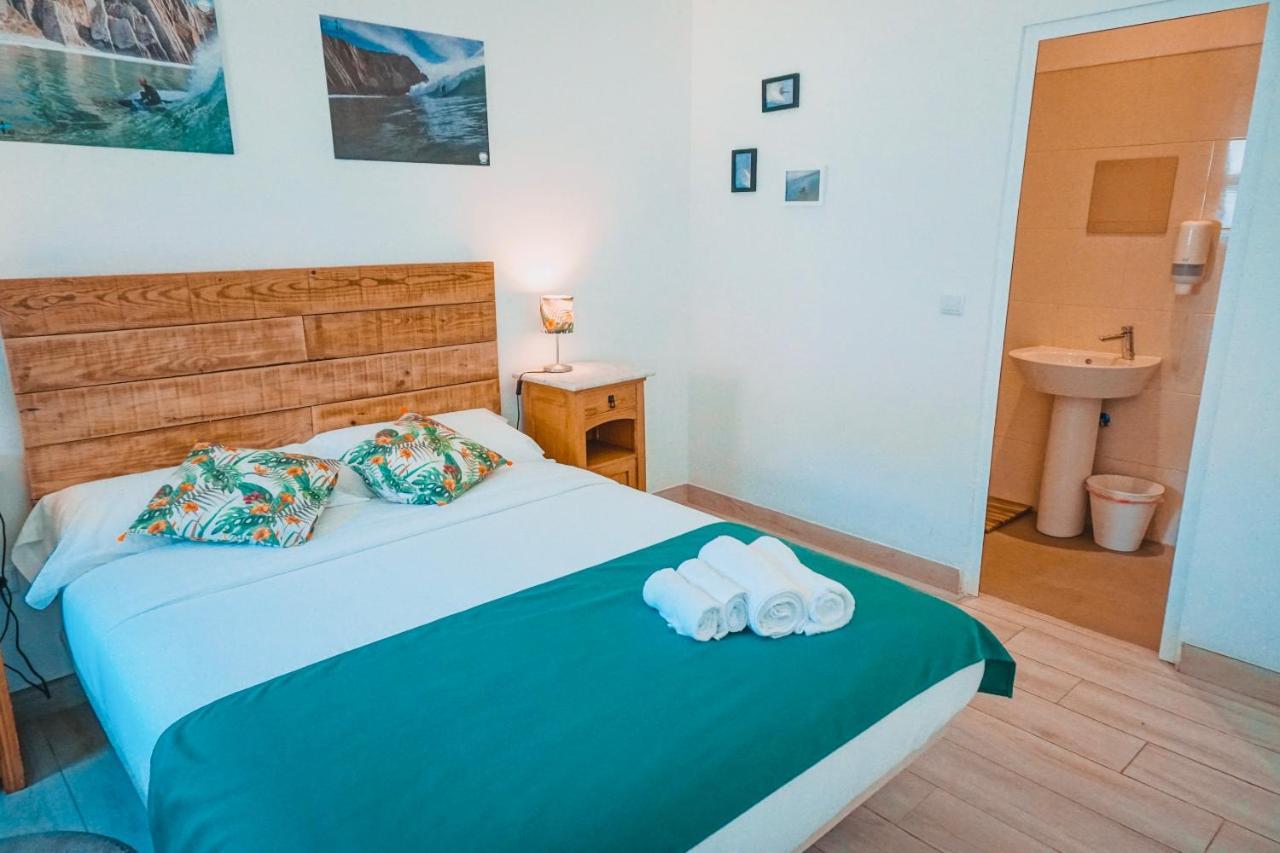 Oasis Backpackers Hostel Sintra Surf Colares Exterior photo